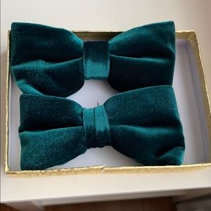 Click bow tie
